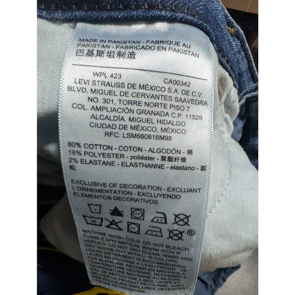 Signature by Levi Strauss & Co. Gold Label Mid-Rise Capri Jeans Cuffed Style Wom - Picture 4 of 9